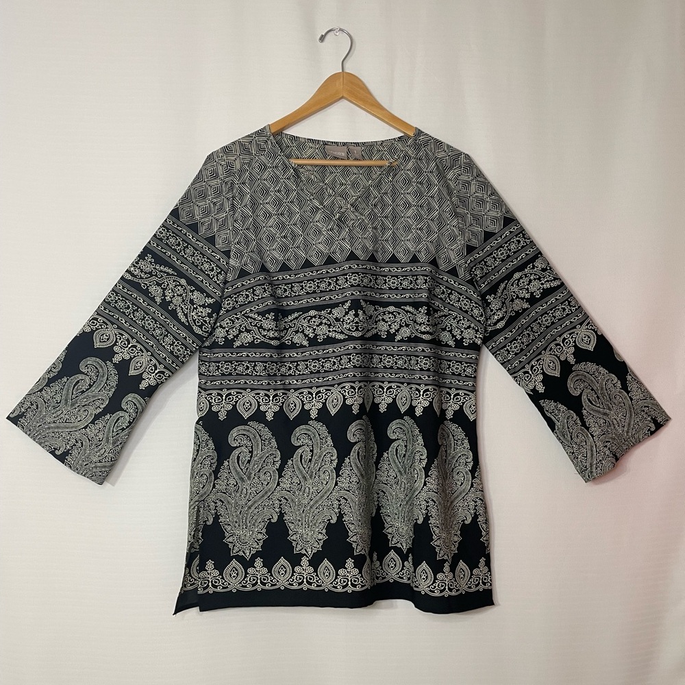 Chico’s Size 1 Black & Cream Paisley Tunic Top Boho Print 3/4 Bell Sleeve